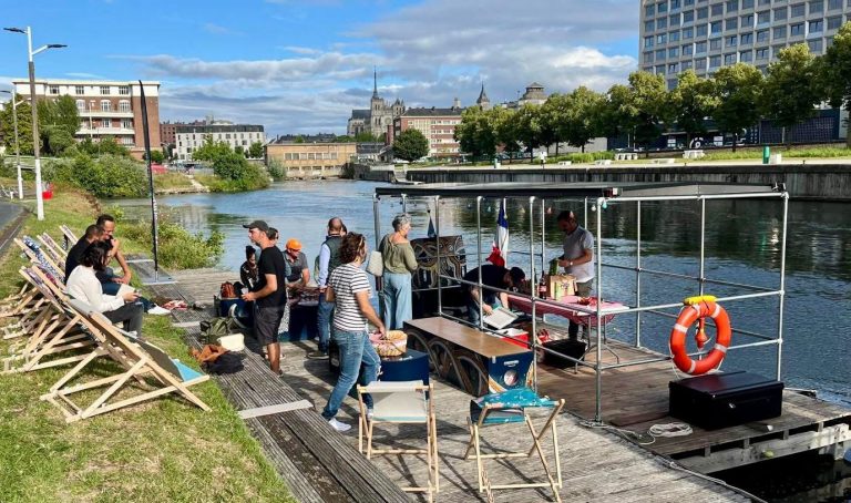 Des terrasses flottantes en bord de Somme